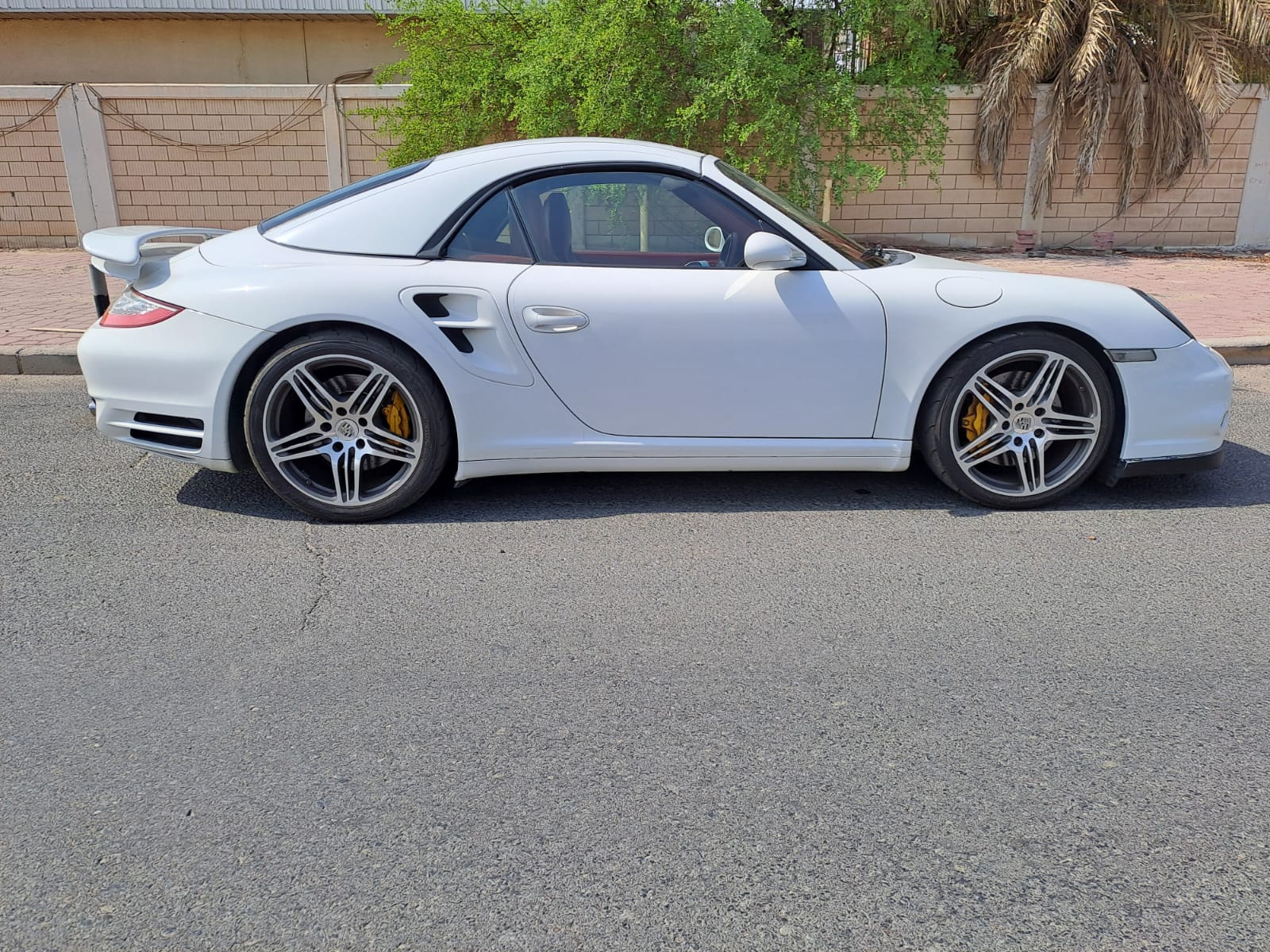 بورش؜ 911؜ Turbo Cabriolet اوتوماتيك أبيض كشف 6 عدد السيلندرات 