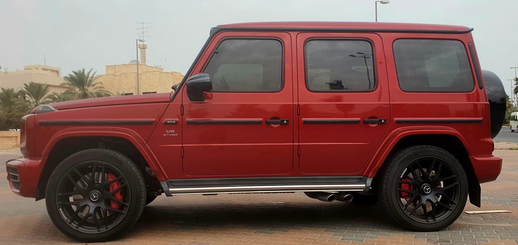 سيارة مرسيدس دفع رباعي 2019سوداء اللون  موديل G63AMG ذو عدد 8سليندر و5ابواب 