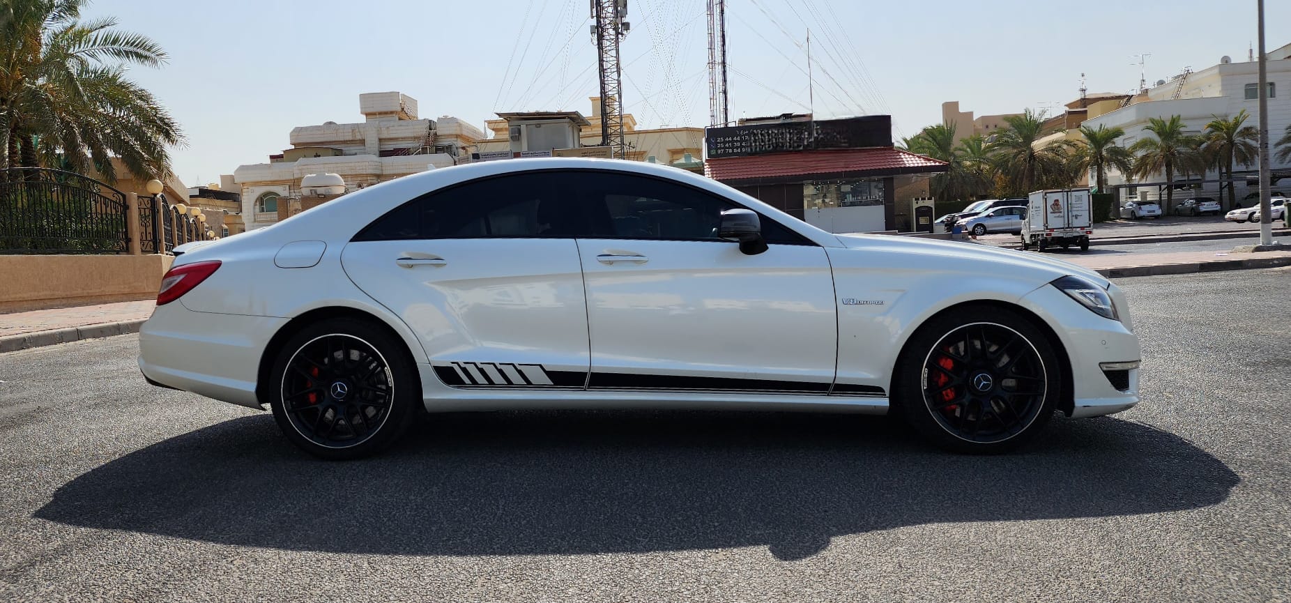 سيارة مرسيدس دفع رباعي موديل  CLS63-AMG فئة S ذو 8 سليندر و4 ابواب