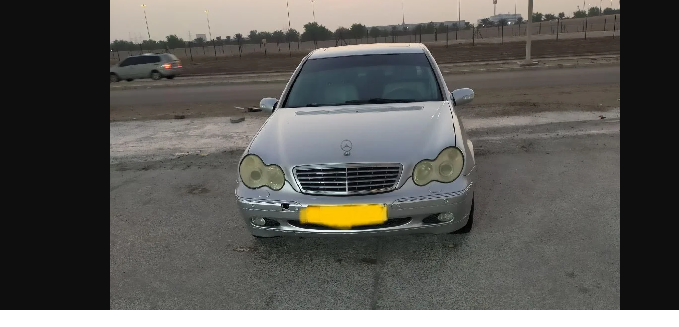 سيارة مرسيدس c320 موديل 2003 فول اوبشن معمول سرفيس كامل تواير جديدة لا تحتاج أي مصاريف كل شيء يعمل 