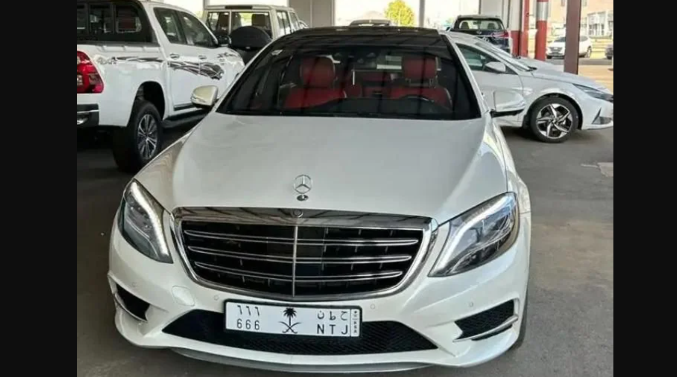 سيارة مرسيدس S 2015 جير أوتوماتيك بنزين النوع / S500 العداد/ 85 ألف السعر السعر 80 ألف ريال