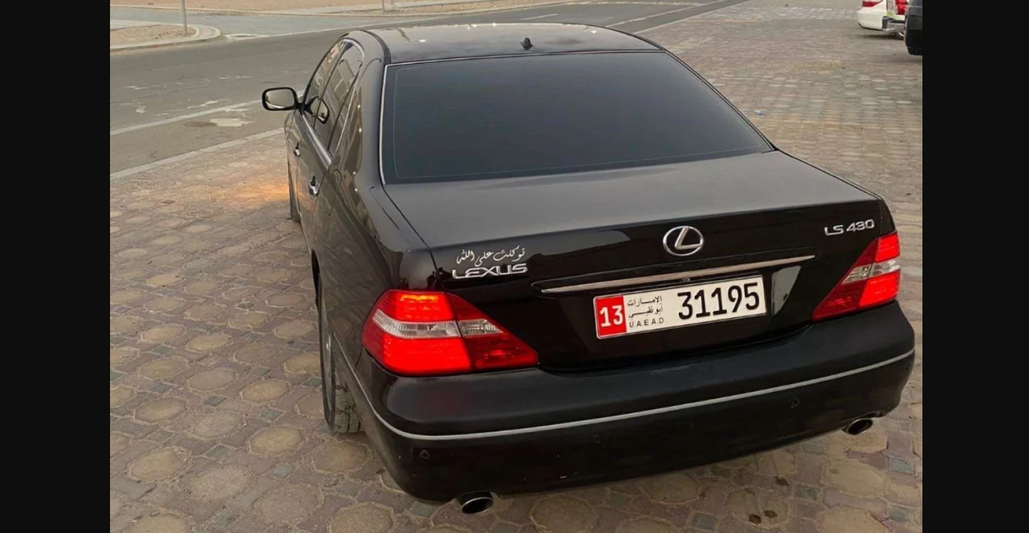 سيارة لكزس LS 430 فل الترا بدون هودرليك بدون حوادث ممشى المحرك 260 KM تقريبا