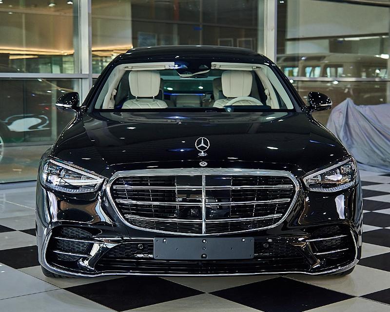 ستأجر الآن سيارة مرسيدس S450 موديل 2023واستمتع بتجربة قيادة استثنائية!