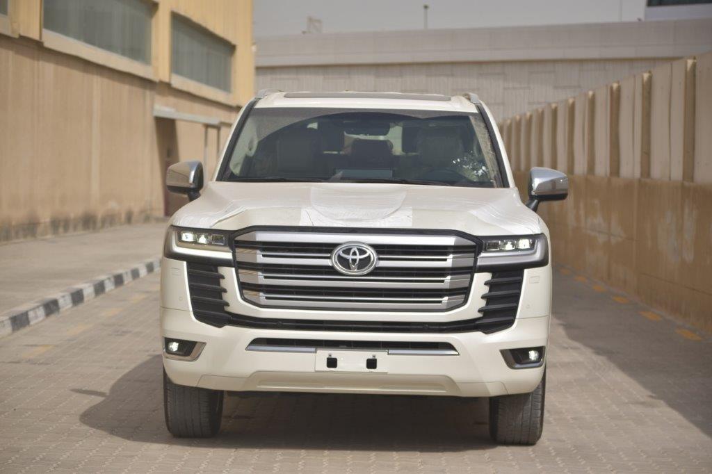 تويوتا لاند كروزر 2022 v6 Suv 4.0 white