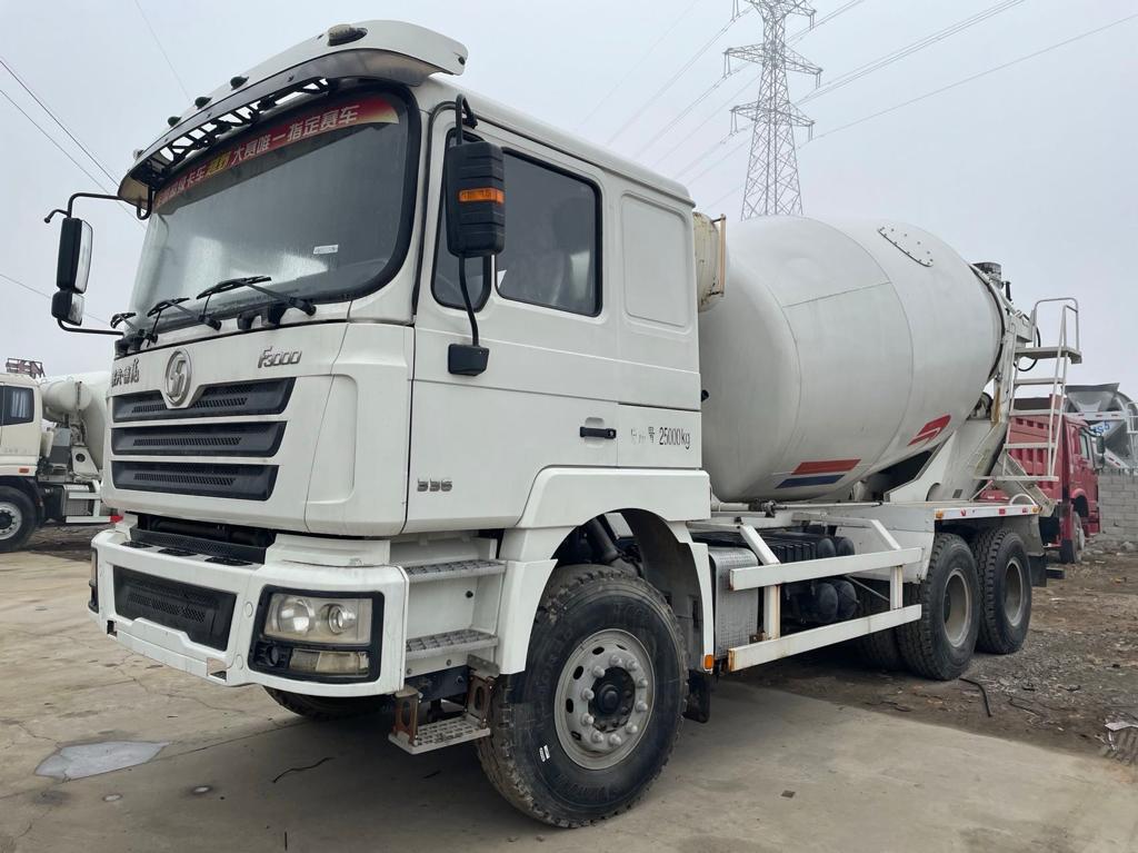   شاحنه shacman f3000خلاط  اسمنت(4*6) للبيع 